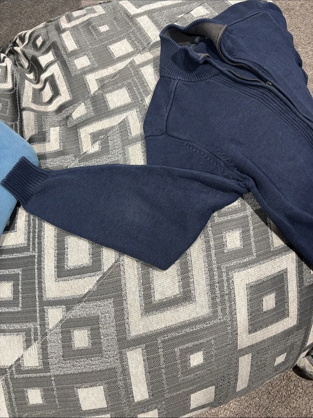 OSCAR DE LA RENTA Men's Navy Zip-Up Sweater with Contrast Collar